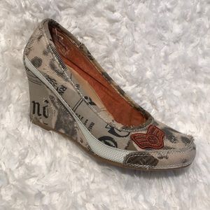 Newspaper print wedges
